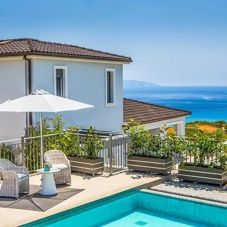 Sleeps 3 Pool Air Con Wifi Villa