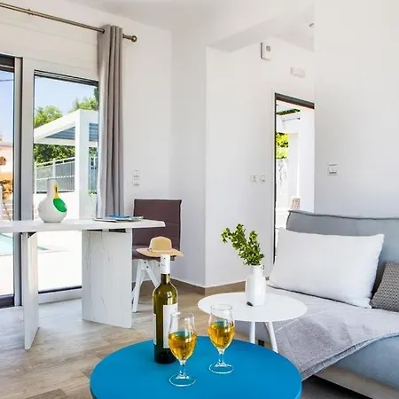 Вилла Sleeps 3 Pool Air Con Wifi Мусата